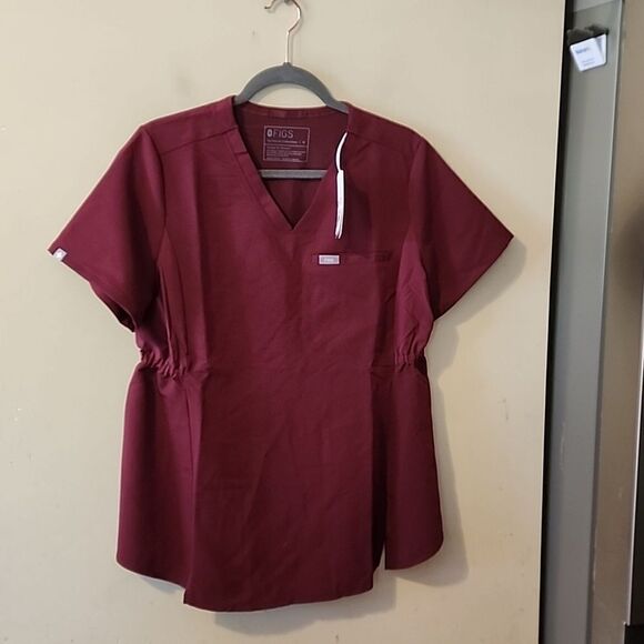 NWT FIGS TECHNICAL COLLECTION MATERNITY TOP CRANBERRY COLORED - Picture 1 of 5
